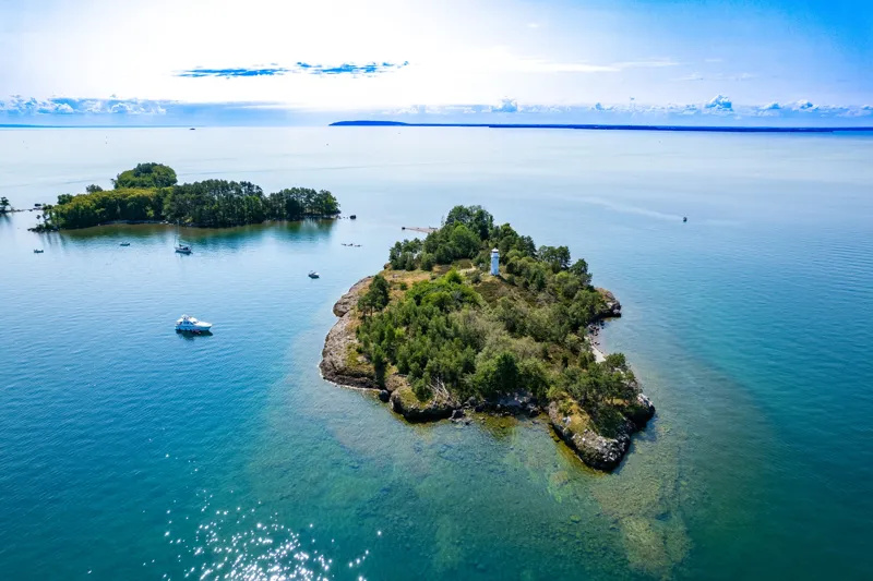 De tre öarna i hjärtat av Vättern